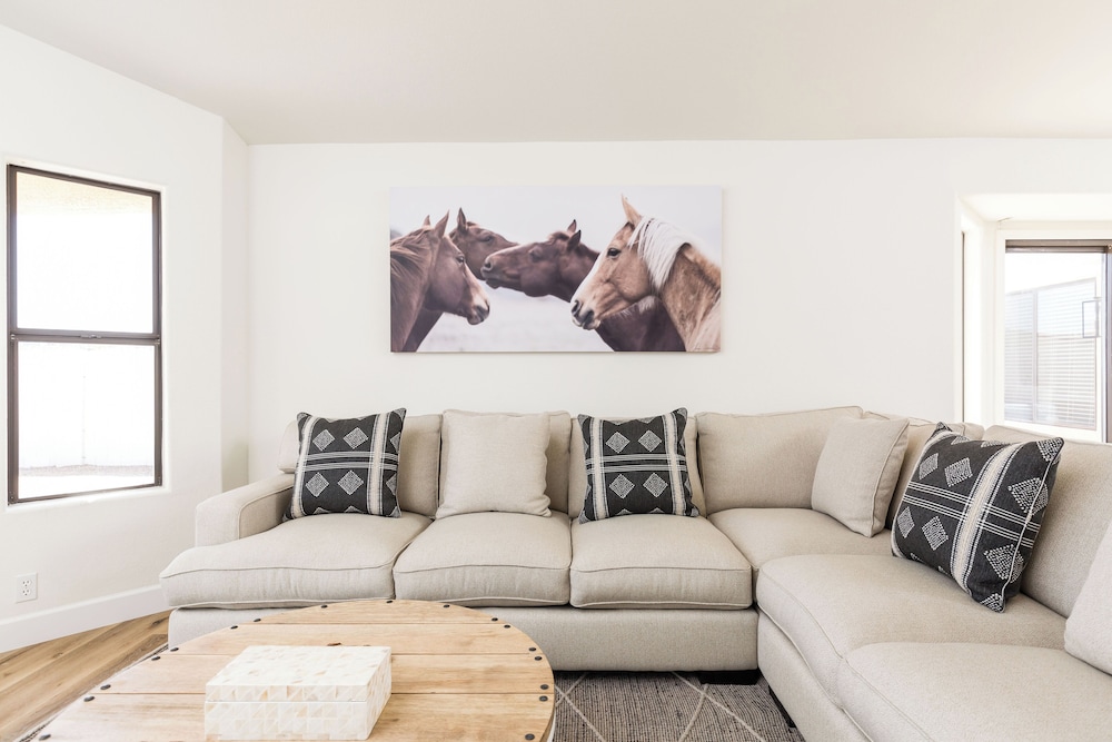 Western Hills-private Pool-putting Green-games & More!