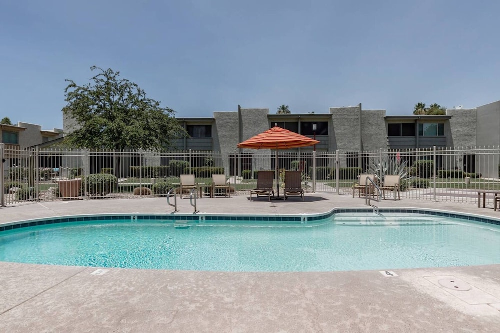 Rustic Modern Townhouse Old Town 4 Heated Pools
