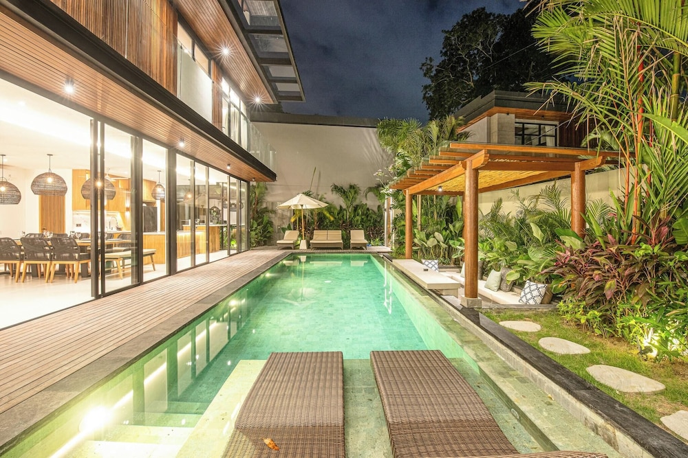Elegant 6BR Canggu Retreat Just 400m to the Ocean