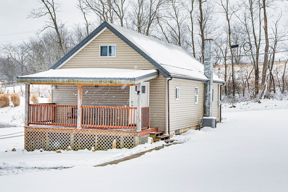 Jones Mills Vacation Rental: Near Skiing & Hiking! view 4