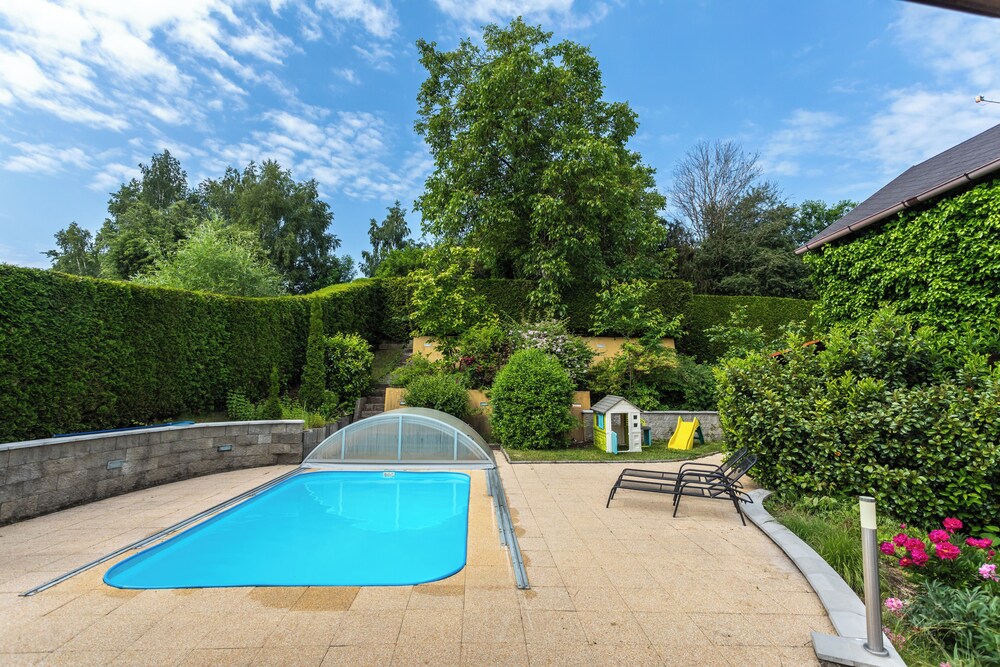 Cottage with pool playground and privacy