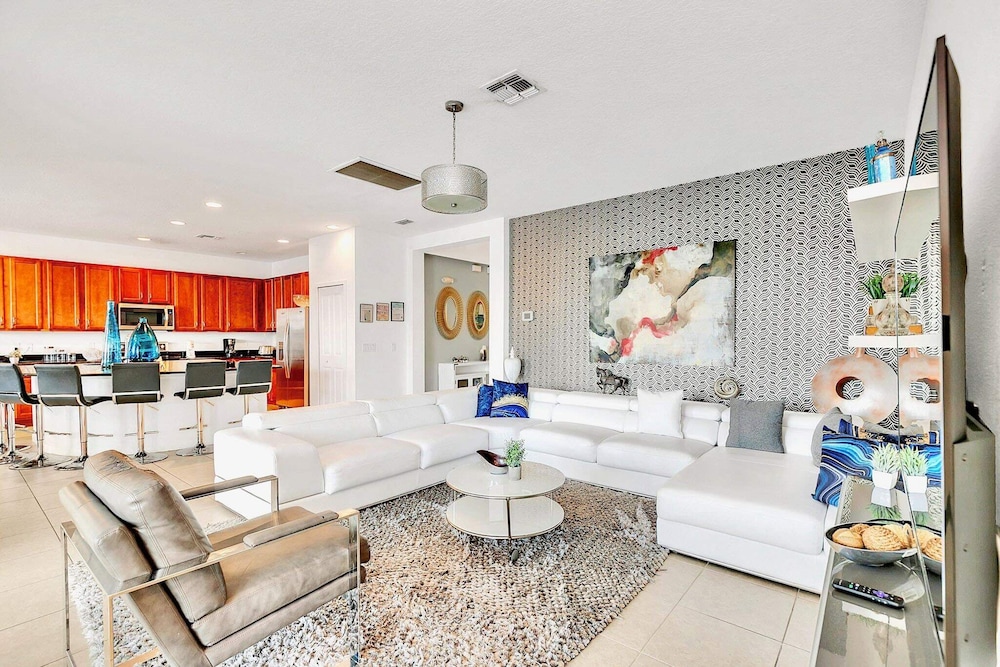 Upstay Lakefront Home w Pool, Game Room and BBQ