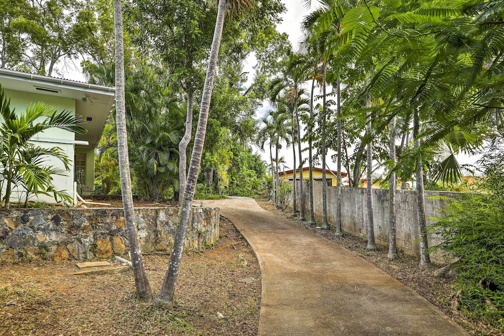 Bright St Thomas Getaway W/pool, 3Mi to Magens Bay
