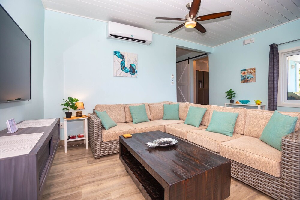 Villa Valentina 2 Bedroom Home by Redawning view 5