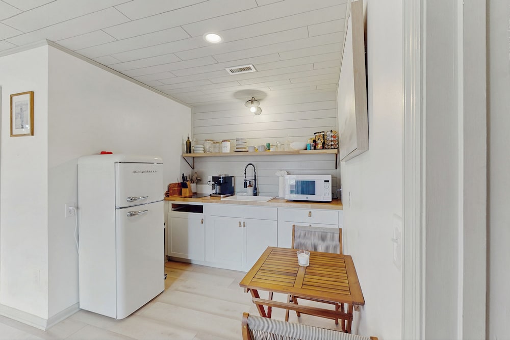 1BR Home w/ Outdoor Shower, Steps to Beach