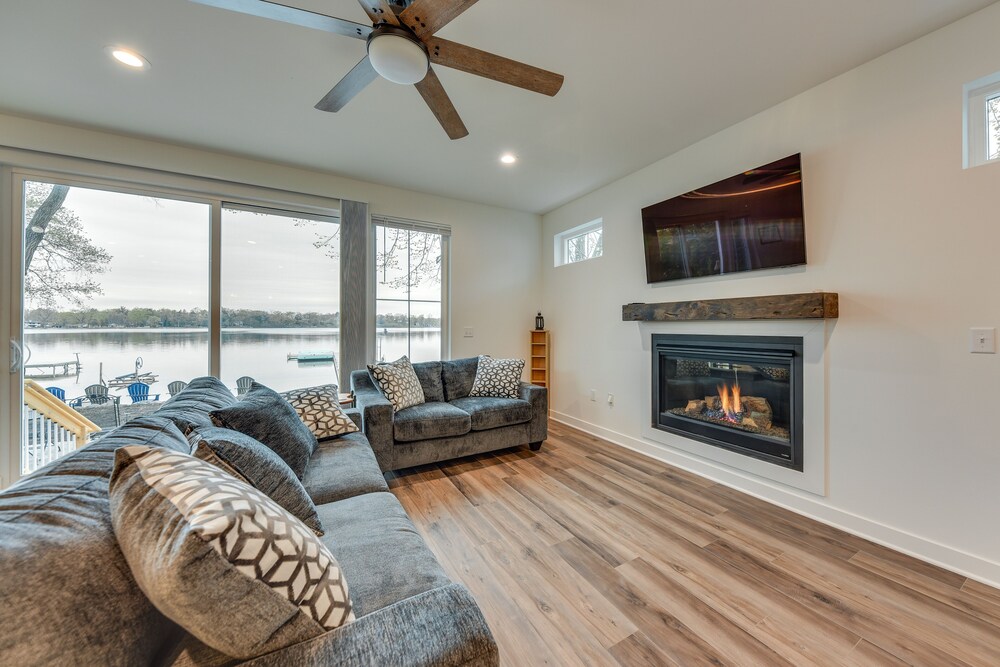 Burlington Vacations - Lakefront Burlington Vacation Rental: Dock Beach - Property Image 20