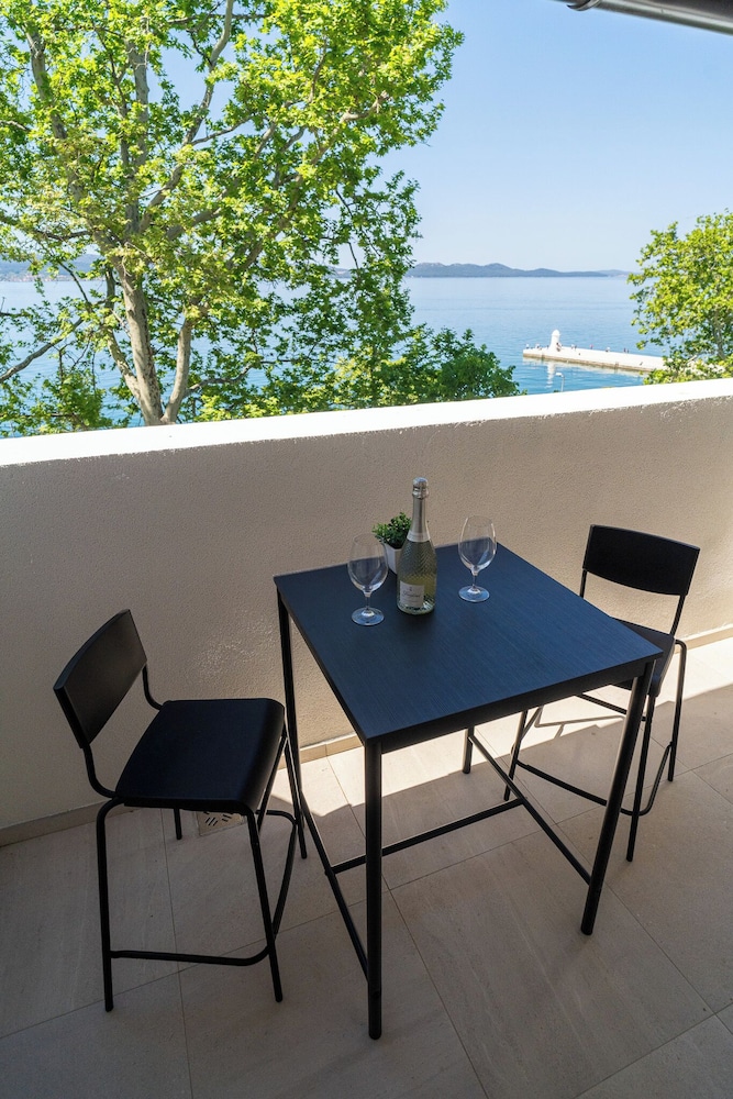 Seafront Sunset Studio&Rooms