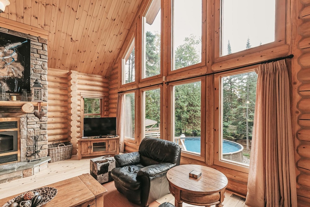 Harfang 51 - Stunning log Cottage With Private hot tub Pool and Scandinavian dry Barrel Sauna