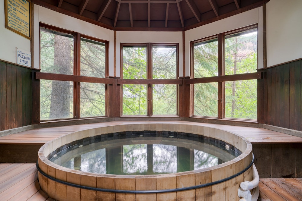 Manitou River House 113 by Avantstay A Location