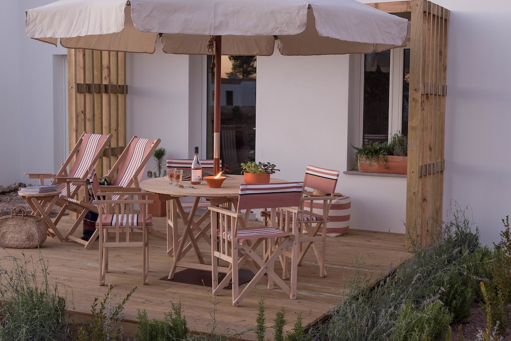 Hotel Craveiral Farmhouse by Belong - Image 1