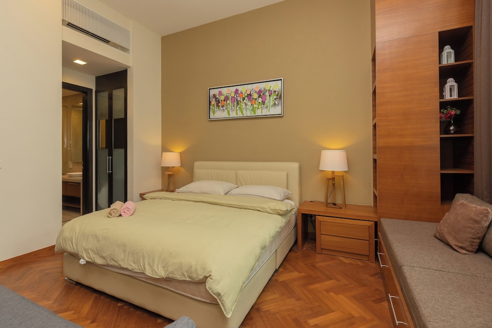 Straits Quay Waterside Suites