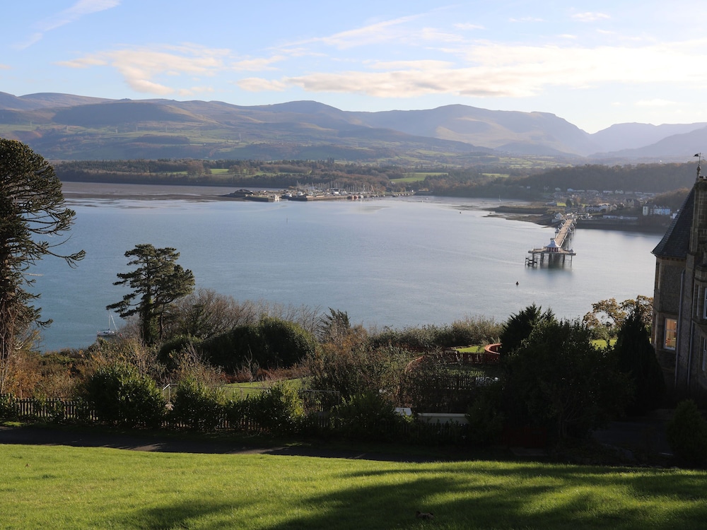Bryn Mel Manor Straits View