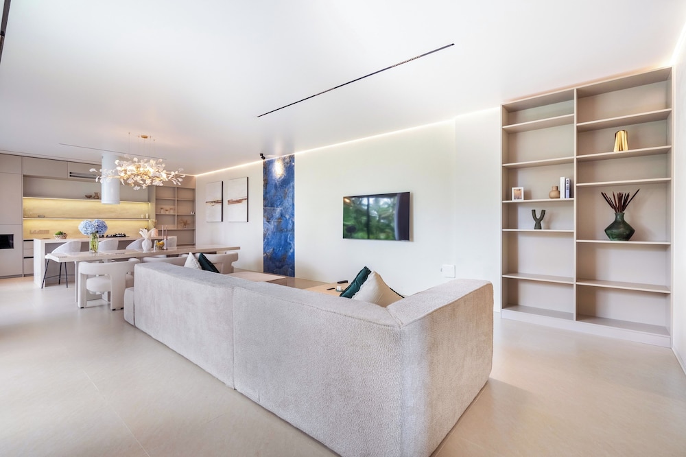 Hidden City Ubud - Modern Villas & Townhouses with Private Pools, Nature Views and Wellness Access