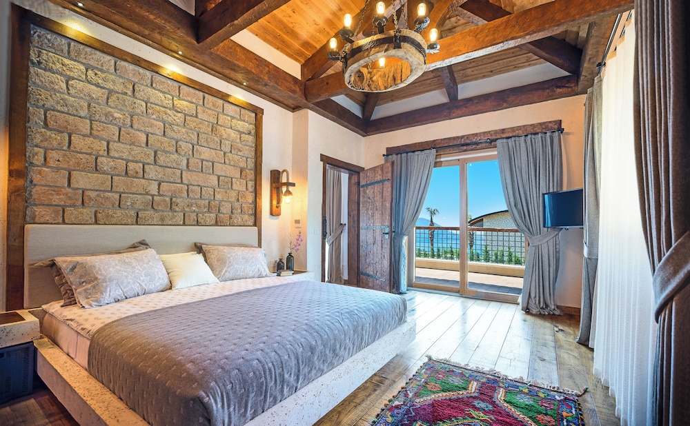 Private Island-Style Ultra Luxury Villa Estate