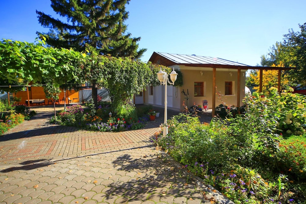 Guesthouse on Kyzyl-armeyskaya
