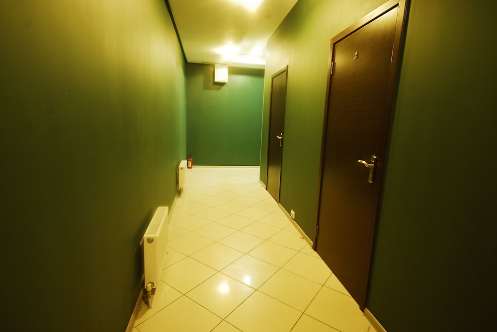 Landmark City Hotel - Hostel