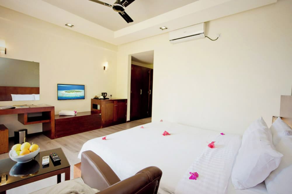 Eriyadu Island Resort view 2