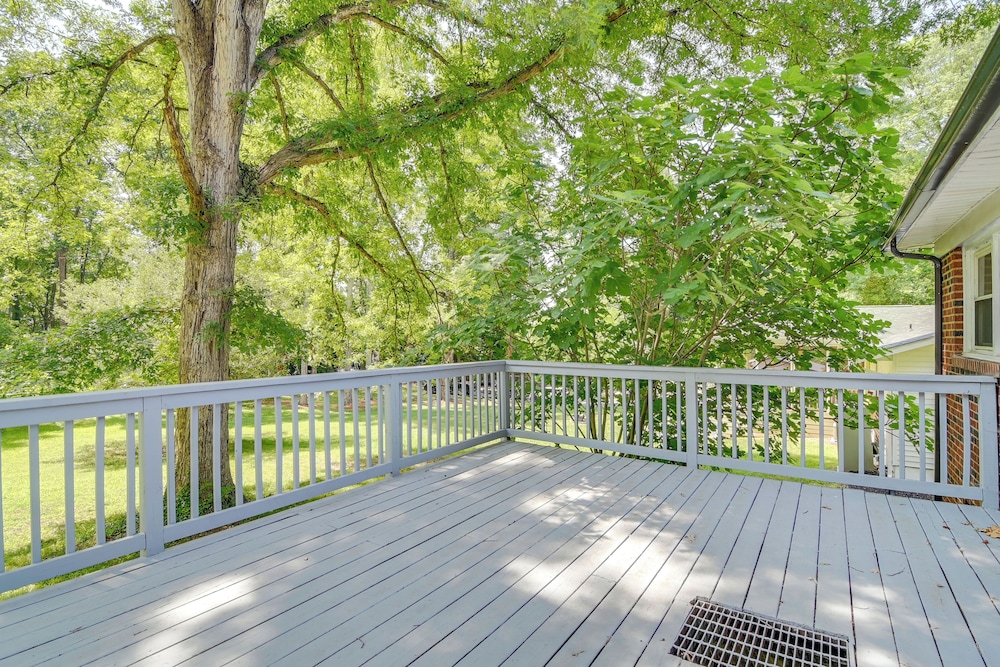 6 Mi to Uptown: Pet-friendly Home in Charlotte