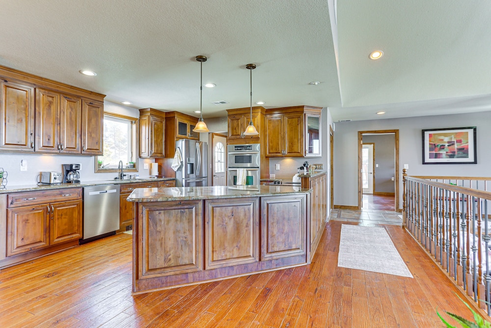 Hot Tub, Pool: 40-acre Horse Ranch in Kiowa! view 2