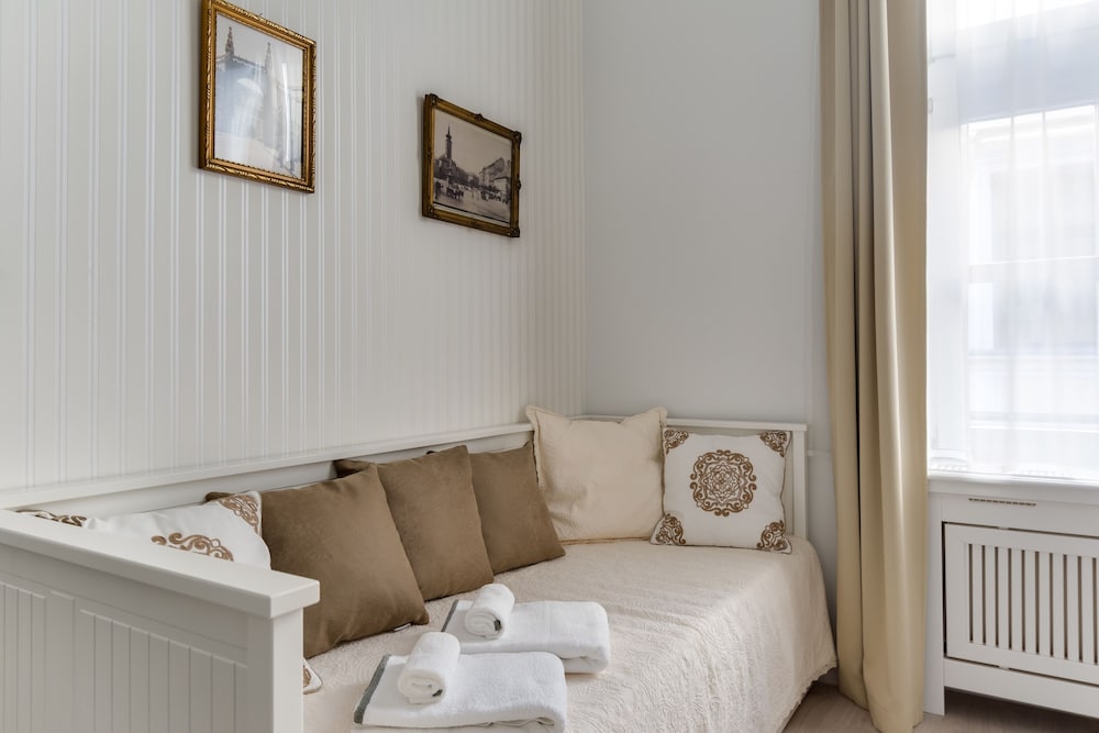 Chestnut & Eliza Suites - Superior Homes