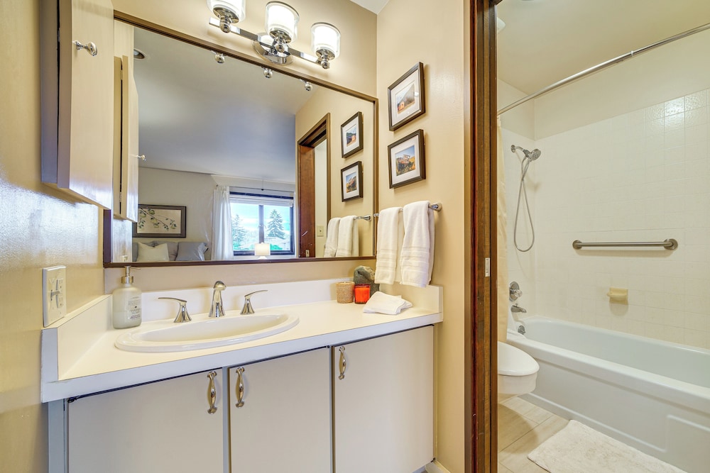 Water Views & Marina Access: Port Ludlow Getaway