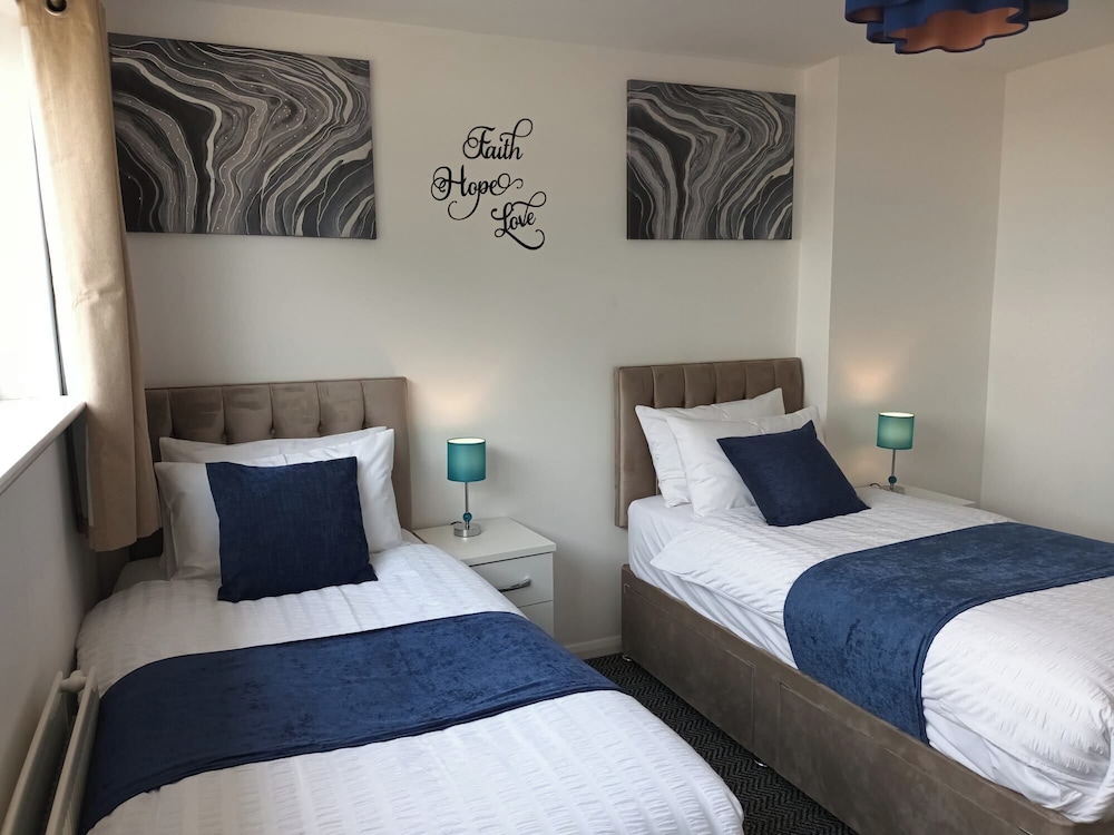 Spacious Birmingham House - 7 Guests -free Parking