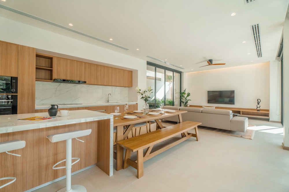 Modern Tropical Pool Villa - Saiyuan