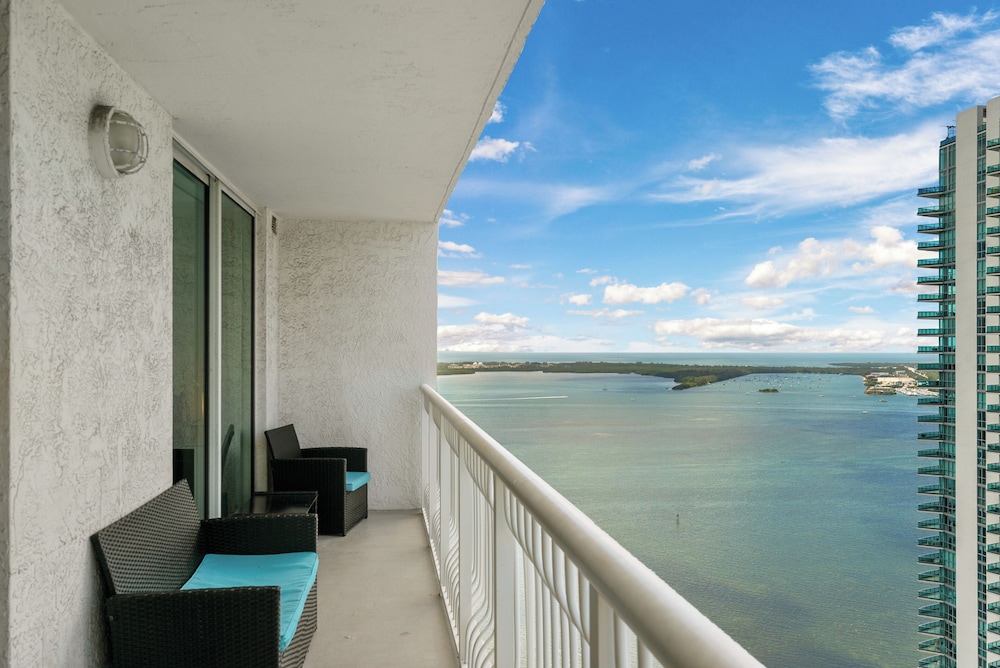 Brickell High-Floor Luxury Condo