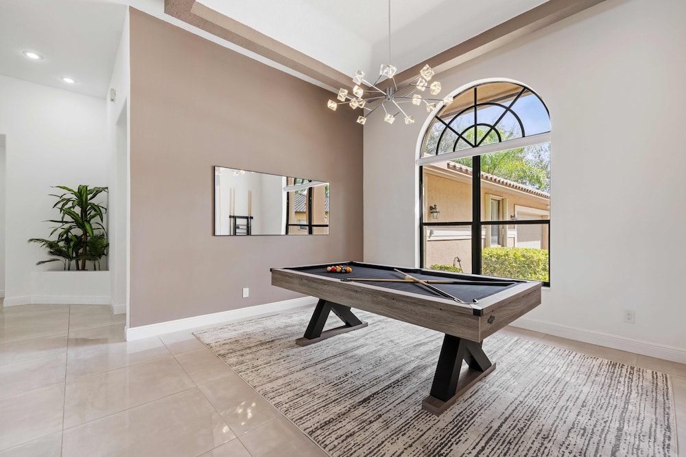 Grand 6BR Plantation Estate w/ Tennis & Pool