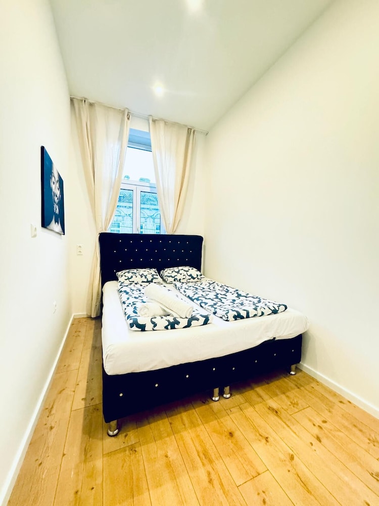Spacious 3BR Near Kaufpark Alterlaa