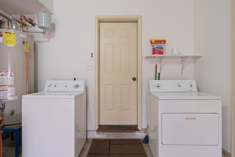 Meet Me On Milwaukee 30 Day Minimum 2 Bedroom Home