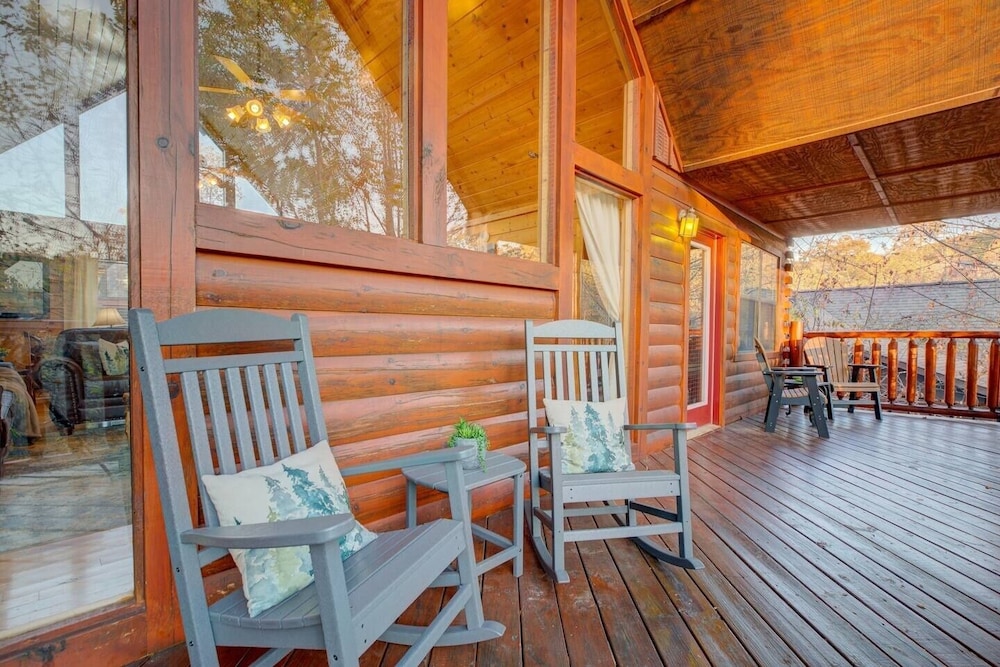 All Ya Need 4 Bedroom Cabin