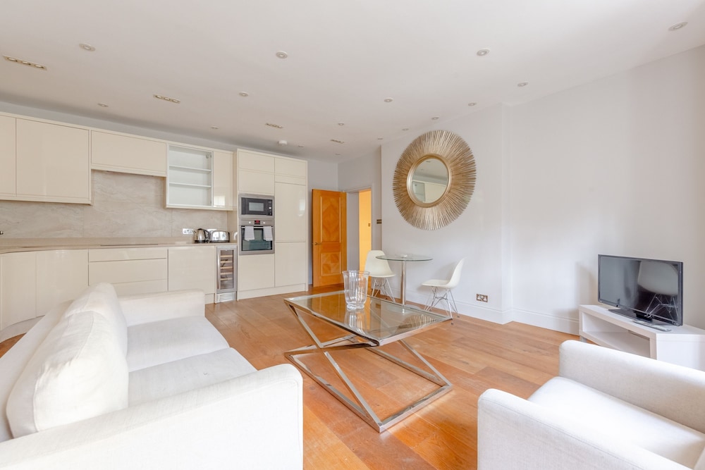 Central 2 Bedroom Flat Near Hyde Park