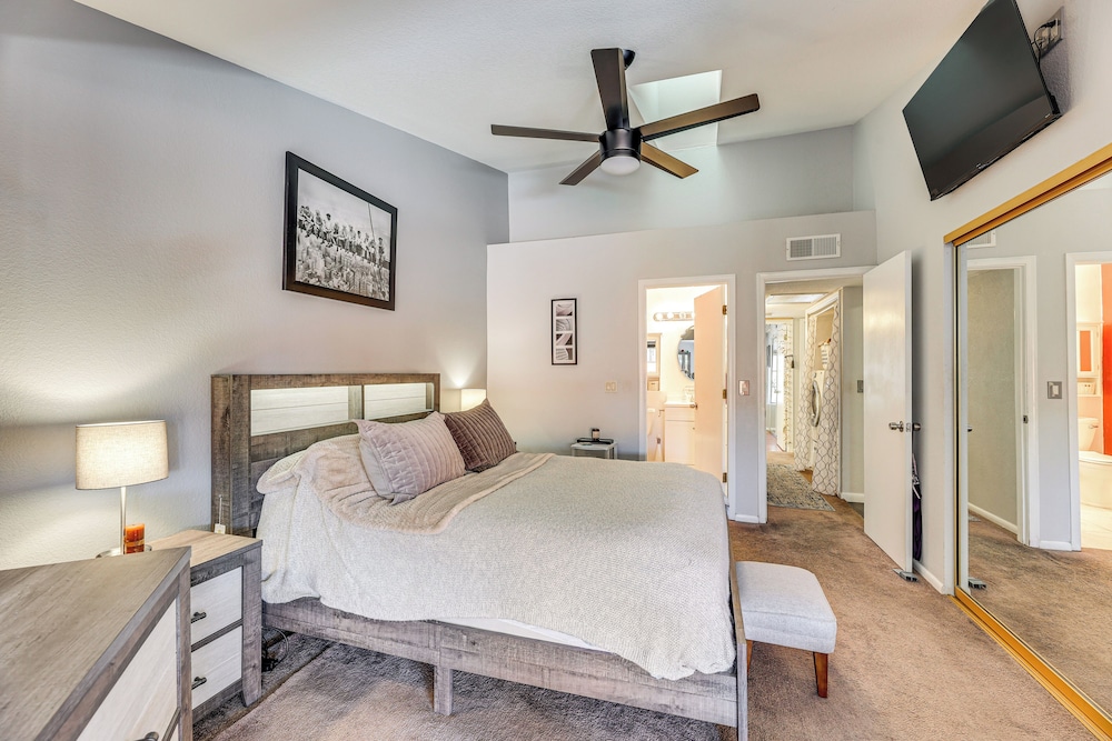4 Mi to Dtwn: Cozy Couple's Haven w/ Patio in Mesa