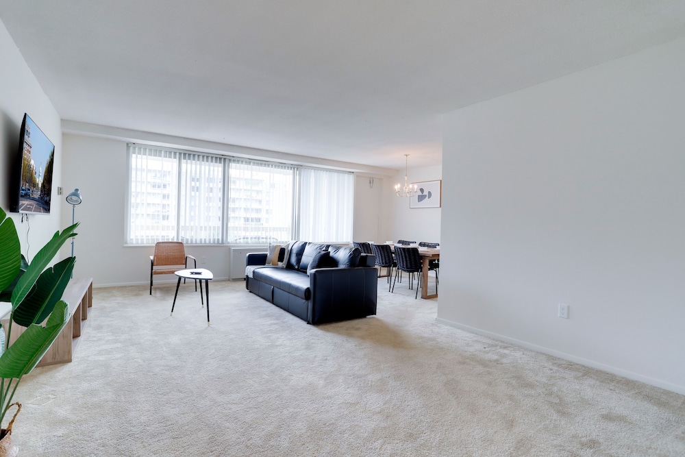 Prime Crystal City Apartments