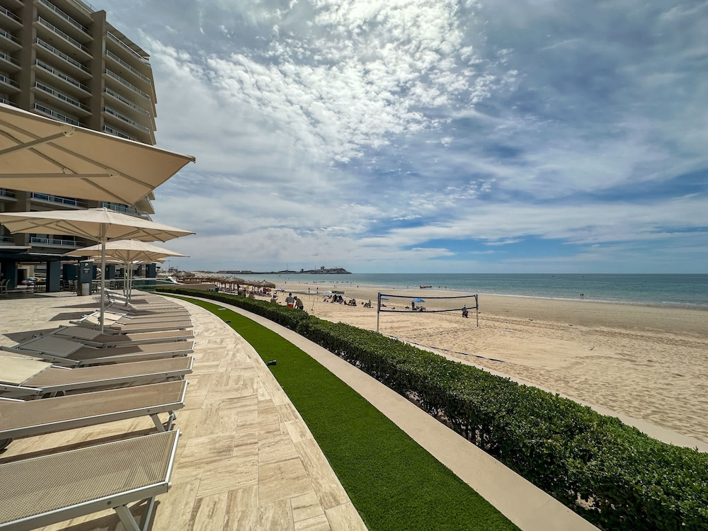Beachtop Haven 2BR Condo at Iconic Sandy Beach