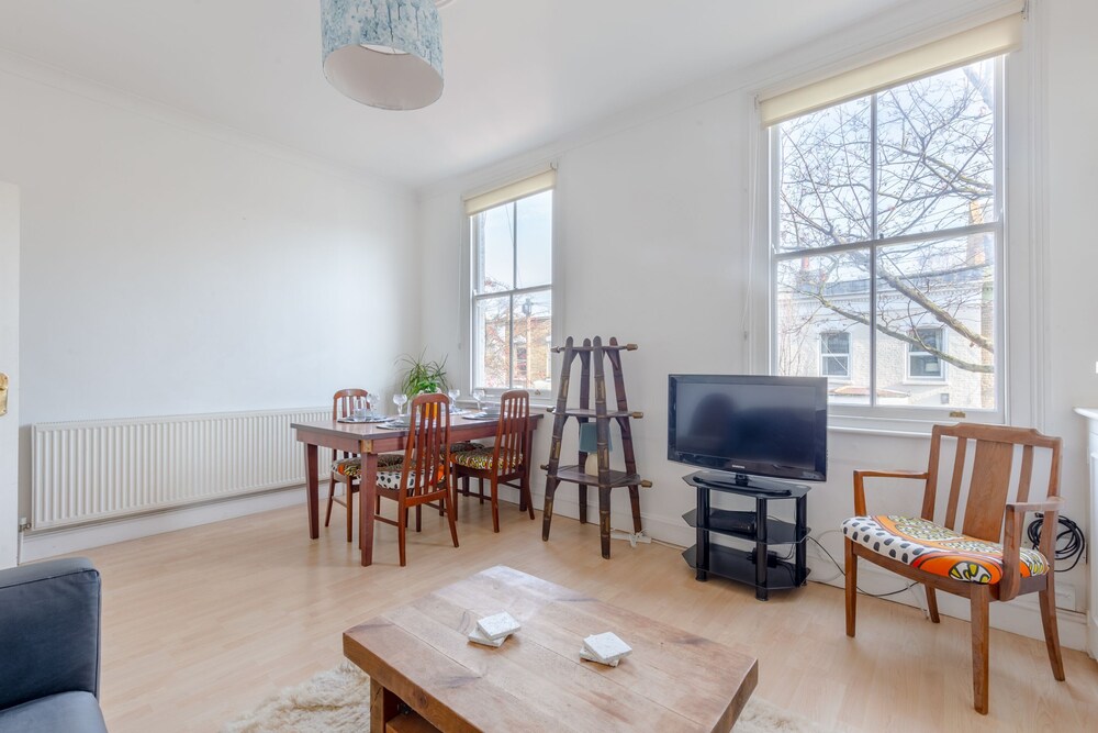 Spacious 3 Bedroom Flat in Brixton