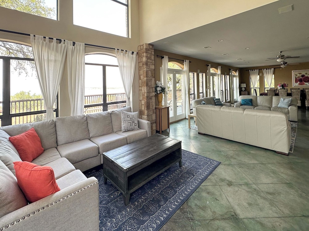 Upstay -10 Waterfront Mansion with Jetty