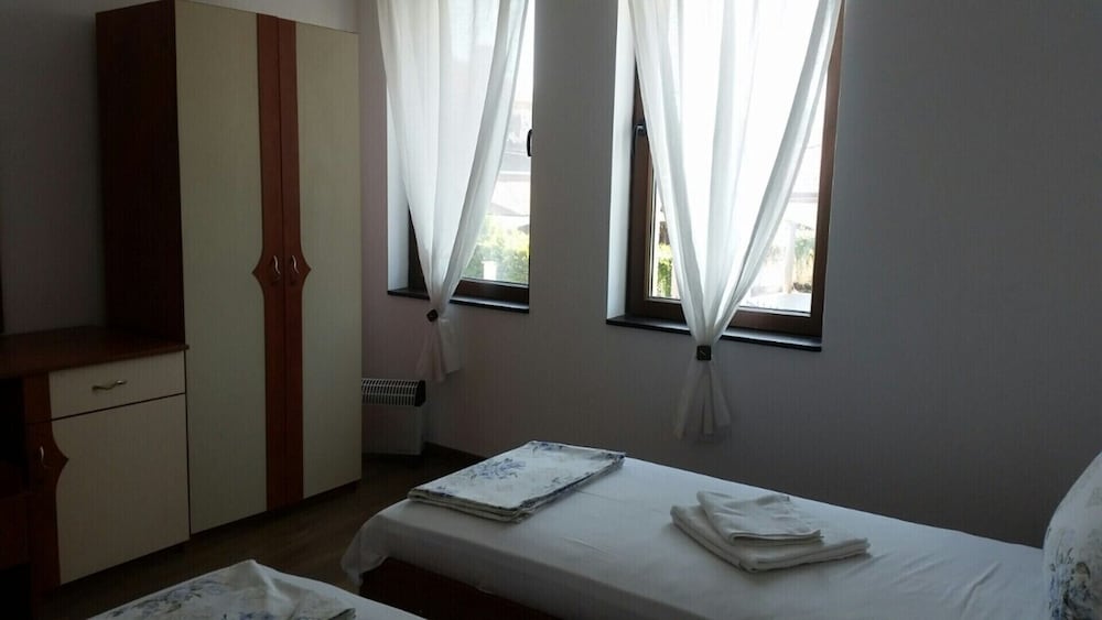 Remarkable 2-bed Apartment in Aleksandrovo view 2