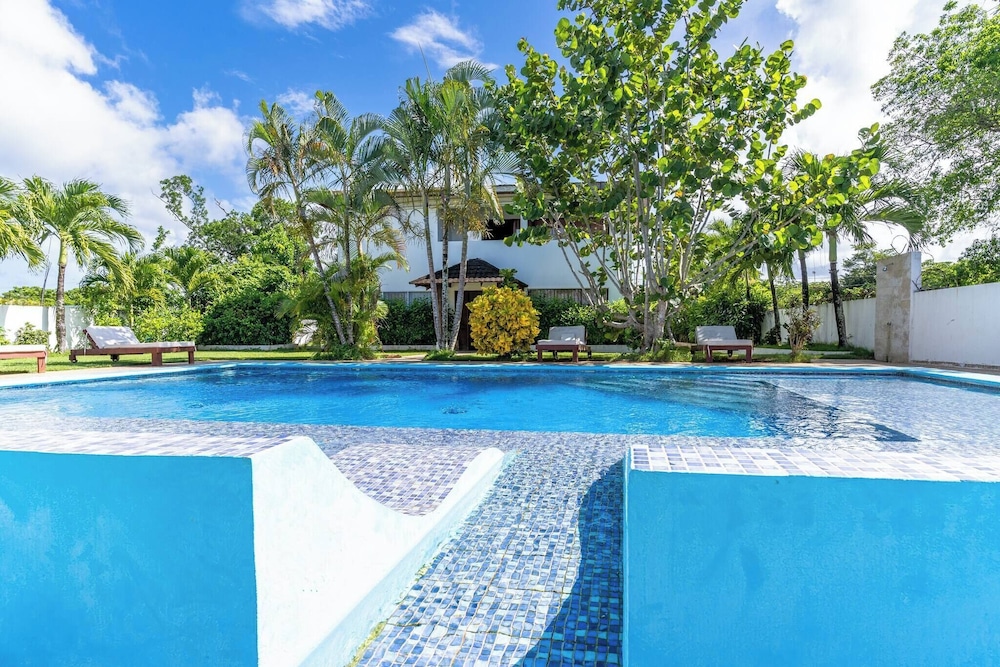 Natural Pool Villa Perfect for Families