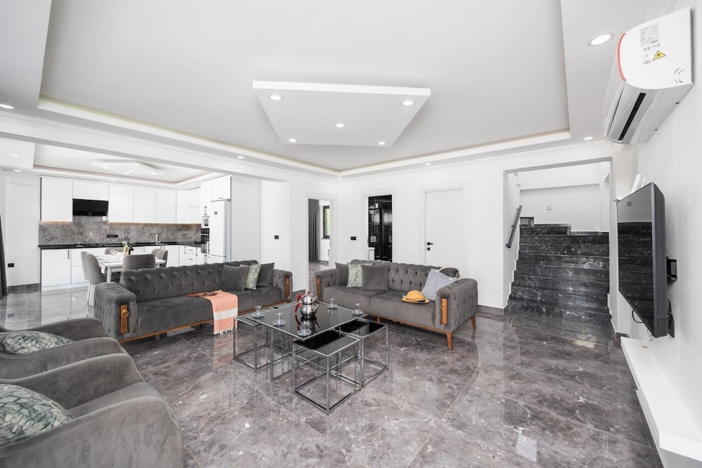 Villa Grand Yasar 1 With 4 Bedrooms and 4 Bathrooms