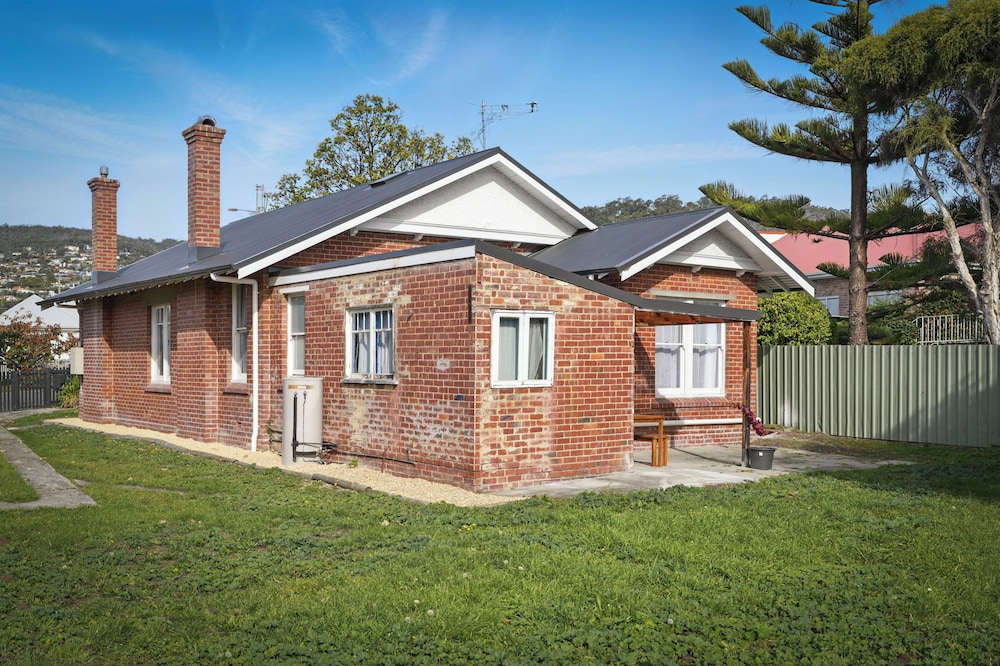 3 Bedroom House - Sandy Bay