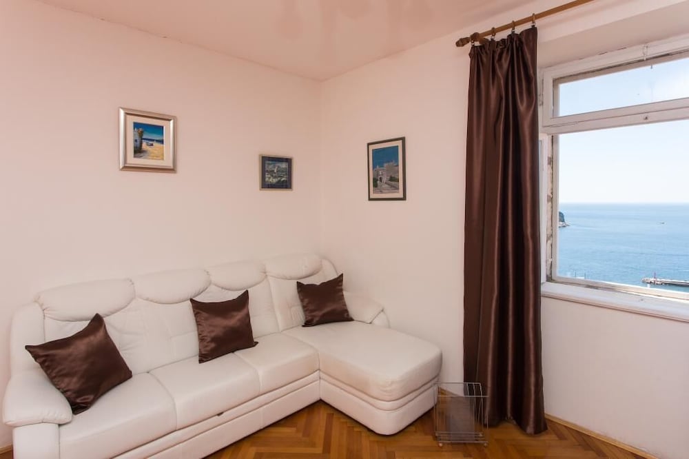 Ploce Apartments - Jelena