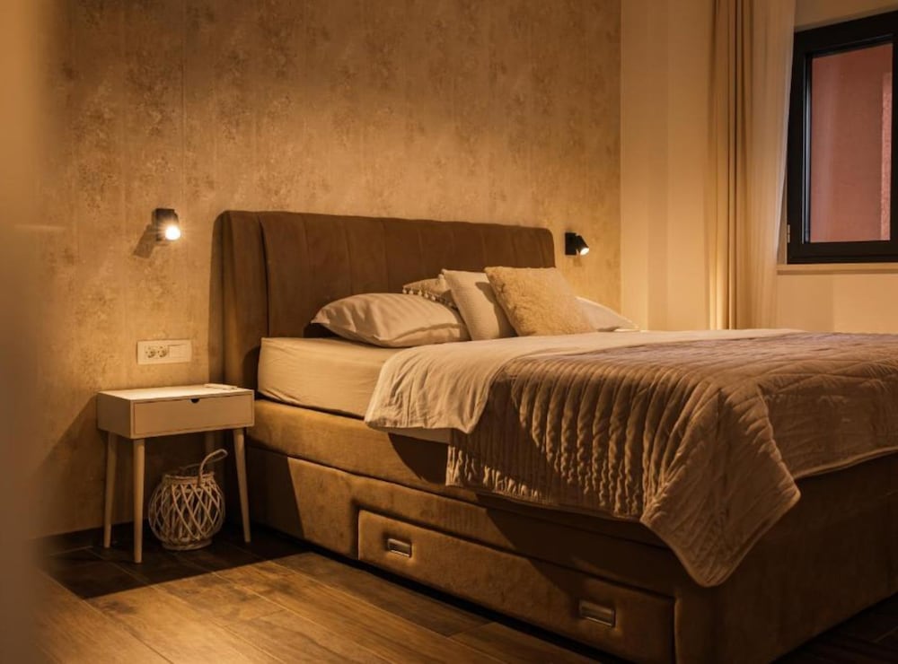 Luxury Villa Lara with Heated Pool, Hot-Tub and Sauna