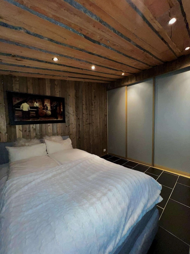 Aurora Bliss Cabin Retreat
