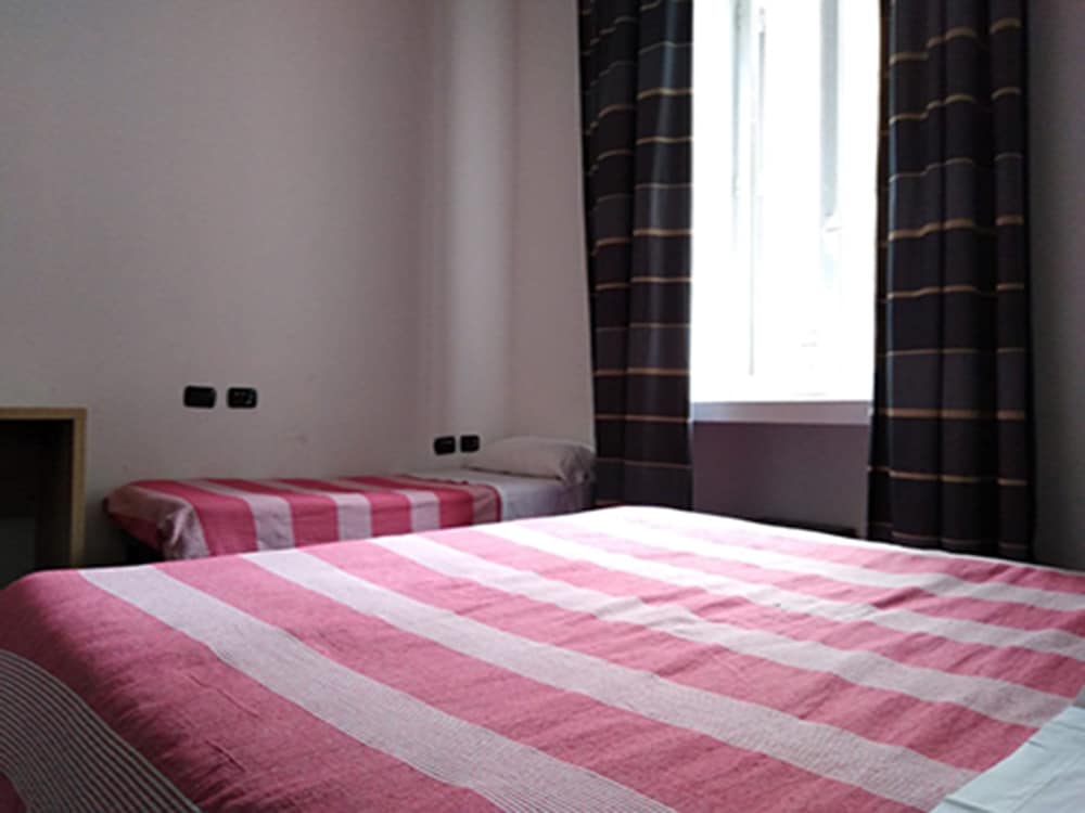 M&J Place Hostel Rome