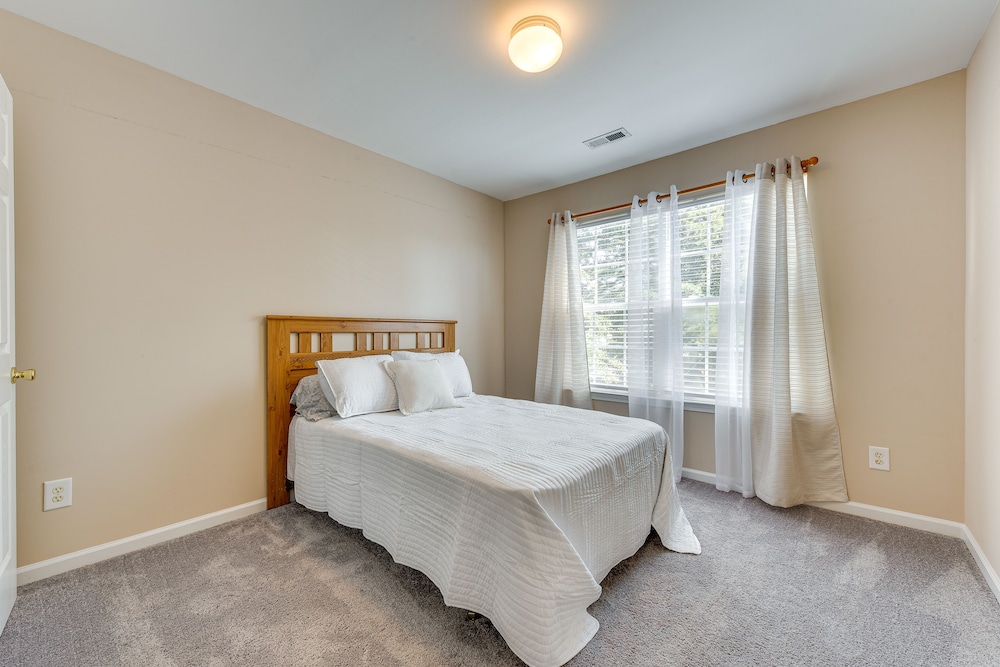 Fort Myers Vacations - Charlotte Townhome w/ Deck: 18 Mi to Downtown! - Property Image 6