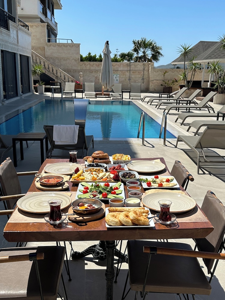 Royal Çeşme Otel - Image 32