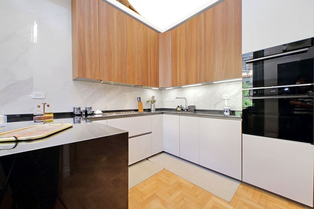 Rare Large and Elegant Rome Apartment in Prati Neighborhood Perfect for Families or Friends
