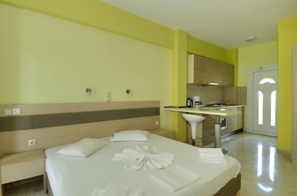 Albatros Studios & Apartments photo 5